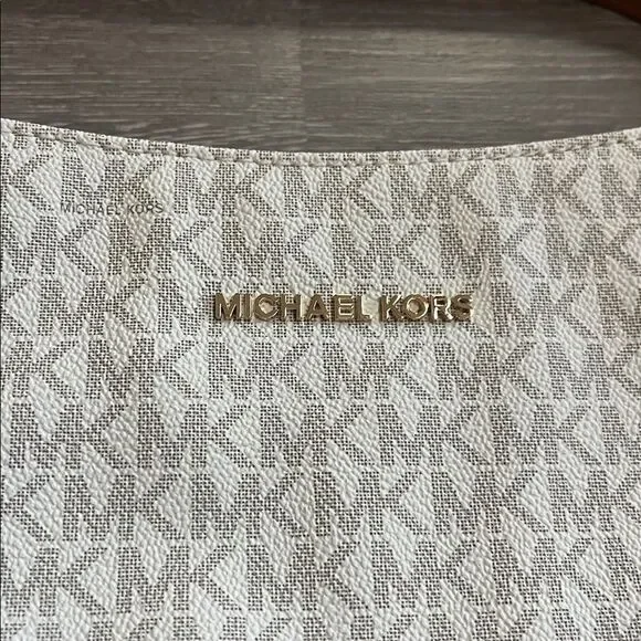 Michael Kors Jet Set Travel Large Logo Messenger Bag - Picture 6 of 15